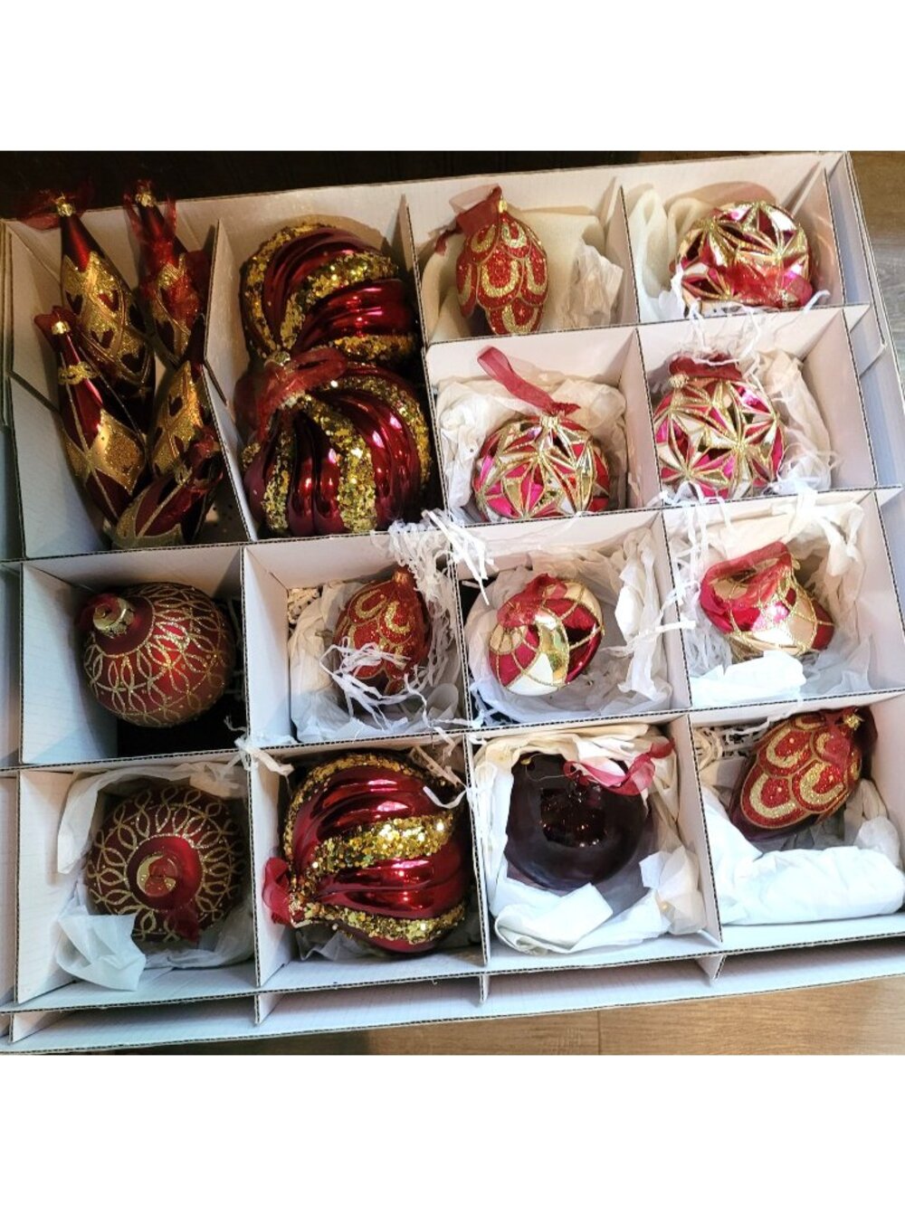 Frontgate Christmas Ornament 19 Pc Burgundy Gold Glass Glitter Bauble